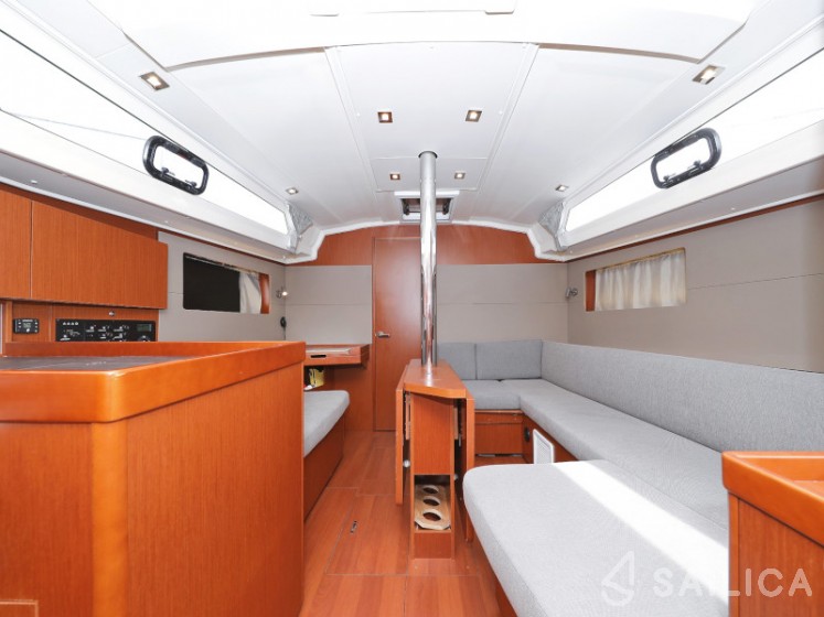 Oceanis 41.1 - Yacht Charter Sailica