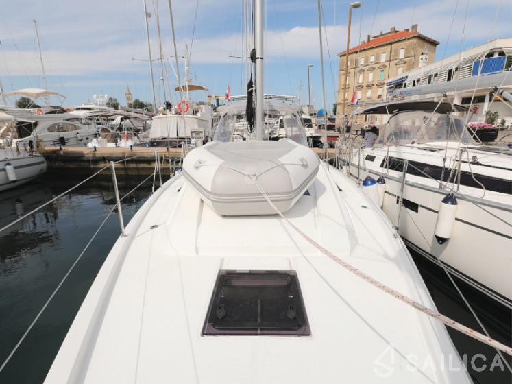Oceanis 41.1 - Yacht Charter Sailica