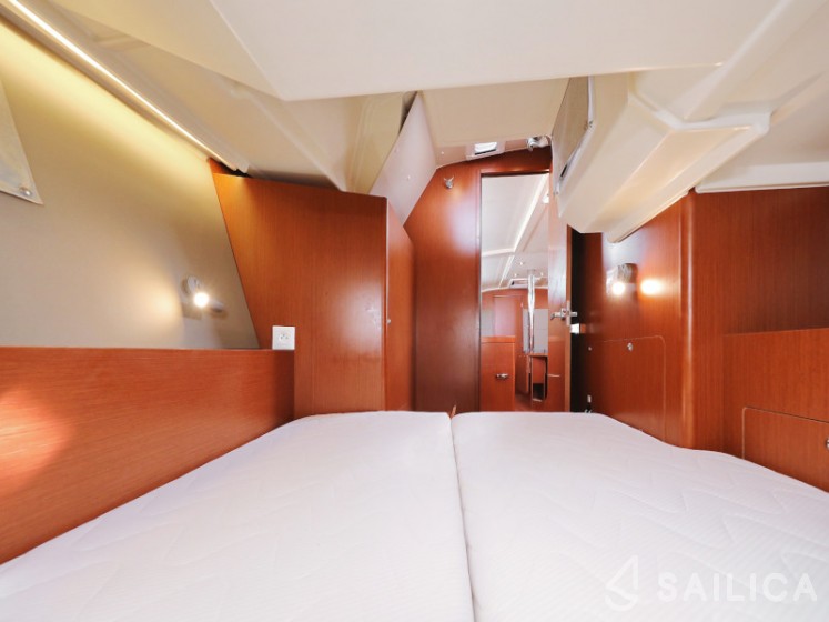 Oceanis 41.1 - Yacht Charter Sailica