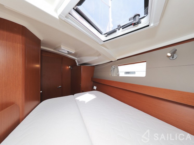 Oceanis 41.1 - Yacht Charter Sailica