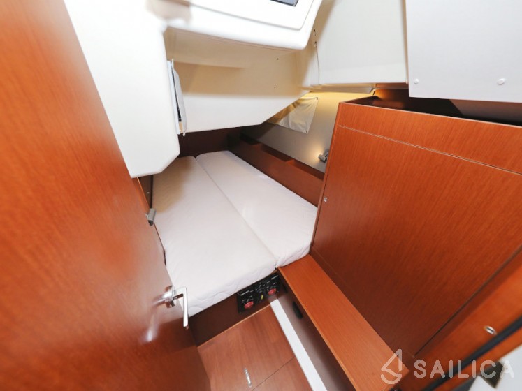 Oceanis 41.1 - Yacht Charter Sailica