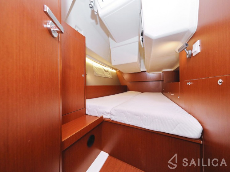 Oceanis 41.1 - Yacht Charter Sailica