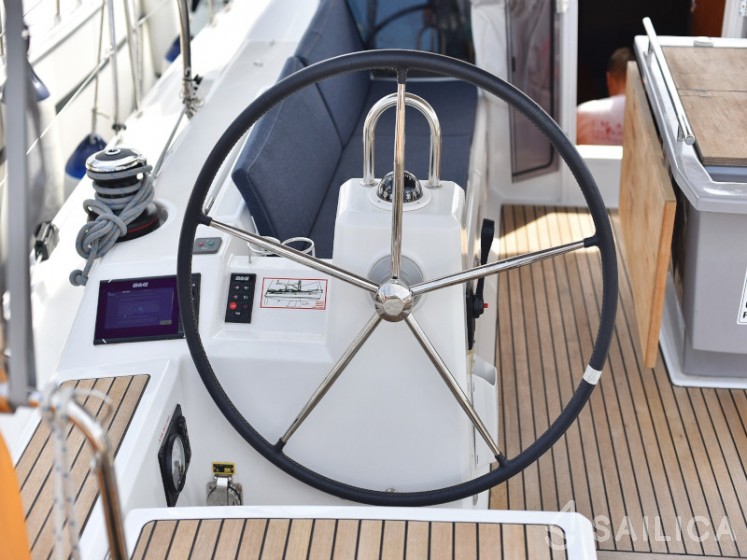 Oceanis 41.1 - Yacht Charter Sailica