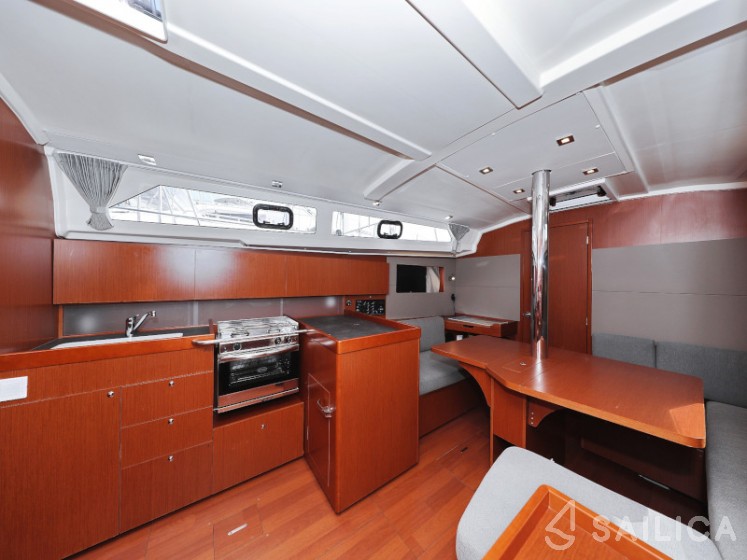 Oceanis 41.1 - Yacht Charter Sailica