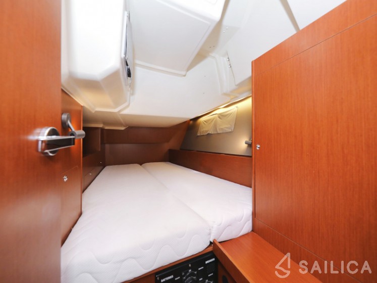 Oceanis 41.1 - Yacht Charter Sailica