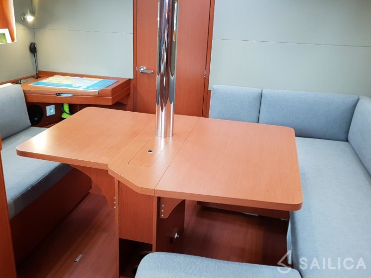 Oceanis 41.1 - Yacht Charter Sailica