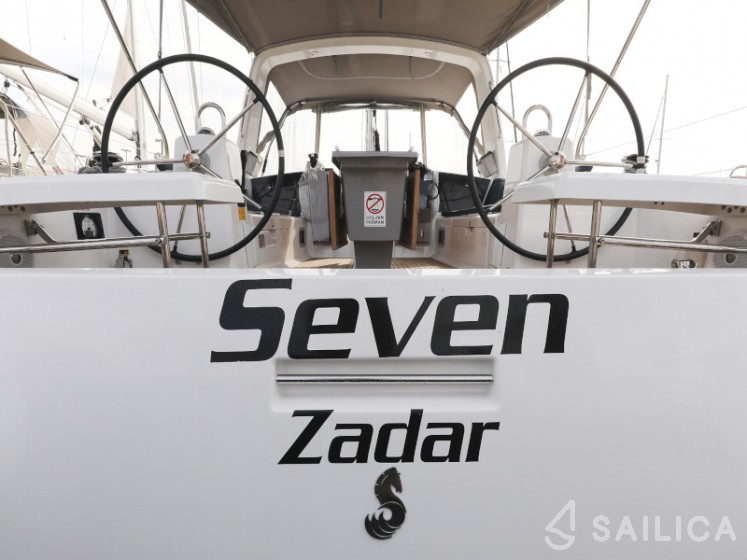 Oceanis 41.1 - Yacht Charter Sailica