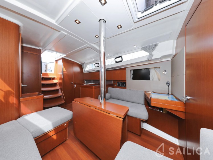 Oceanis 41.1 - Yacht Charter Sailica