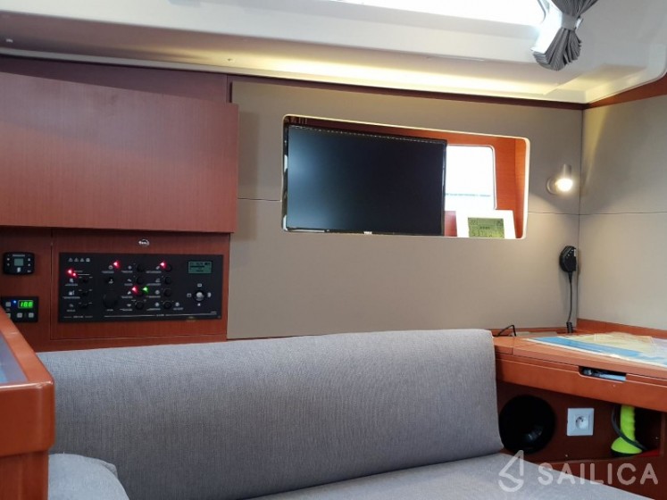 Oceanis 41.1 - Yacht Charter Sailica