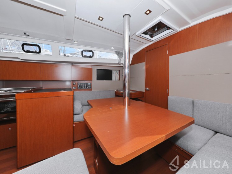 Oceanis 41.1 - Yacht Charter Sailica