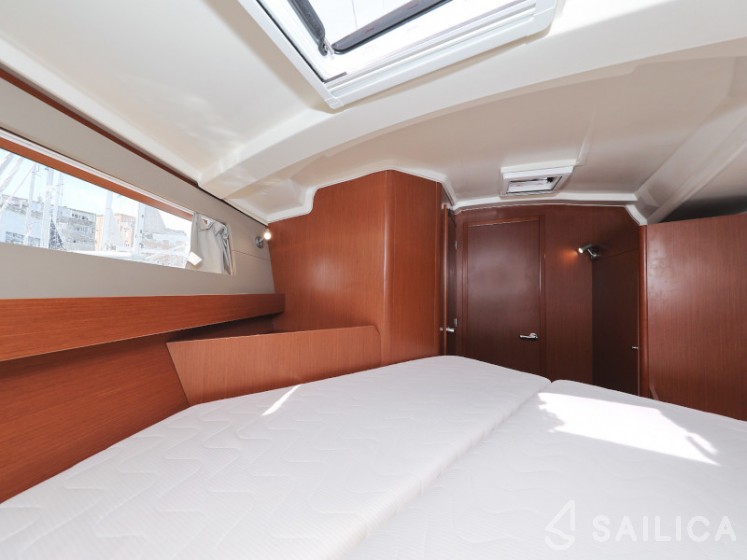Oceanis 41.1 - Yacht Charter Sailica
