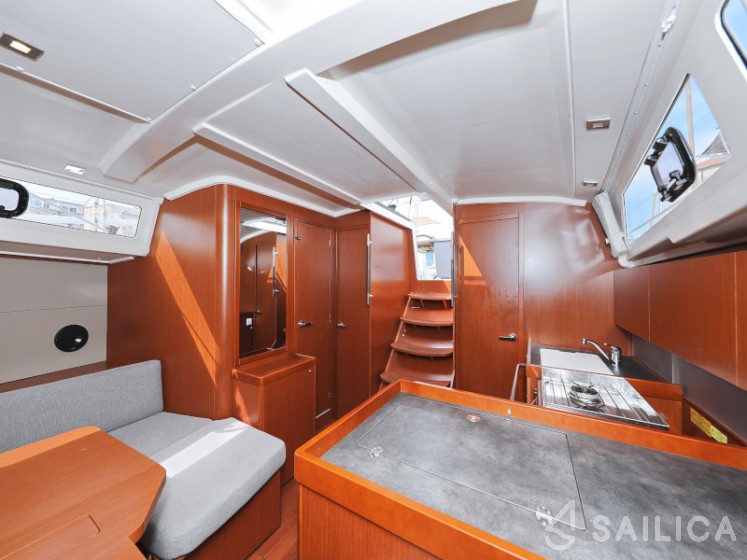 Oceanis 41.1 - Yacht Charter Sailica