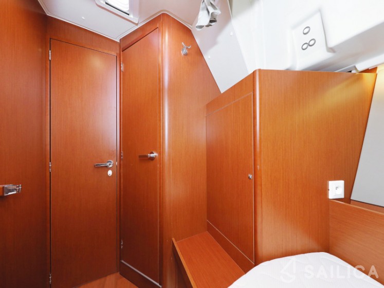 Oceanis 41.1 - Yacht Charter Sailica