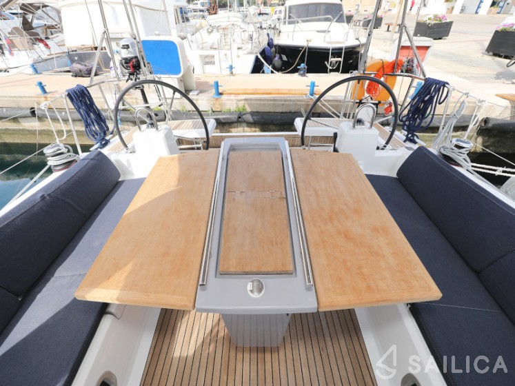 Oceanis 41.1 - Yacht Charter Sailica