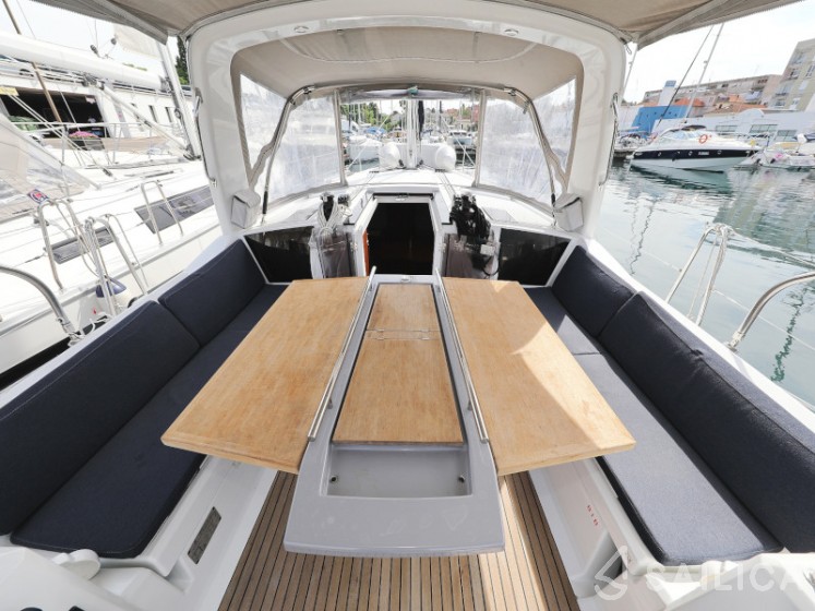 Oceanis 41.1 - Yacht Charter Sailica