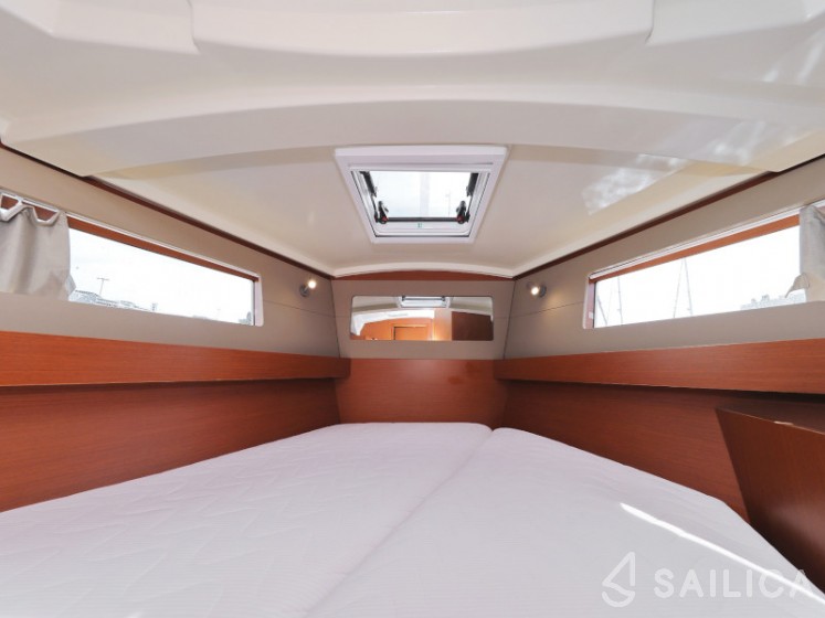 Oceanis 41.1 - Yacht Charter Sailica