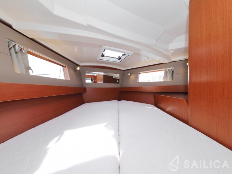 Oceanis 41.1 - Yacht Charter Sailica