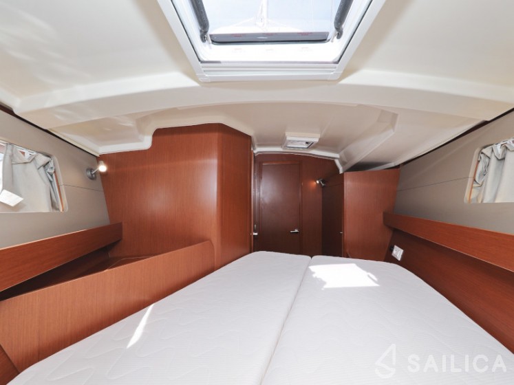 Oceanis 41.1 - Yacht Charter Sailica