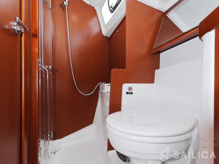 Oceanis 41.1 - Yacht Charter Sailica