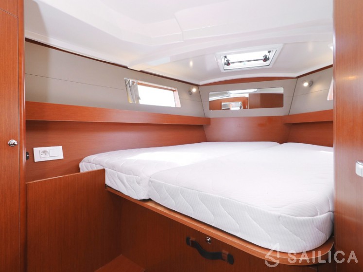 Oceanis 41.1 - Yacht Charter Sailica