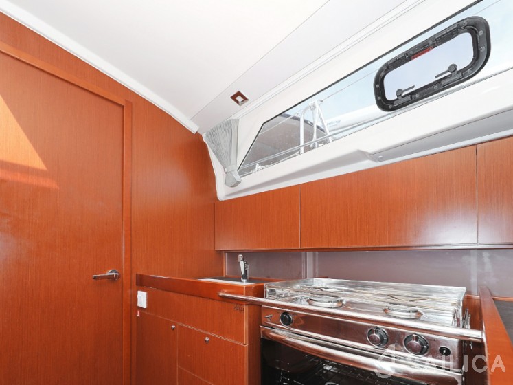 Oceanis 41.1 - Yacht Charter Sailica