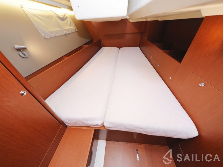 Oceanis 41.1 - Yacht Charter Sailica