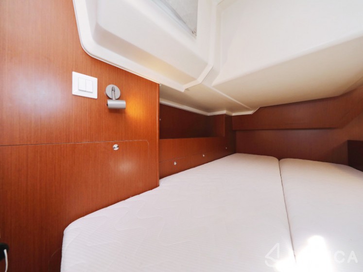 Oceanis 41.1 - Yacht Charter Sailica