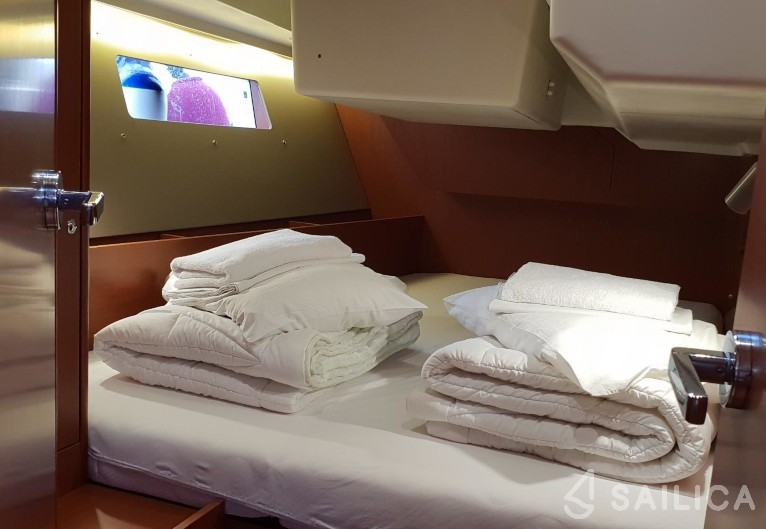 Oceanis 41.1 - Yacht Charter Sailica