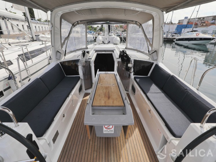 Oceanis 41.1 - Yacht Charter Sailica