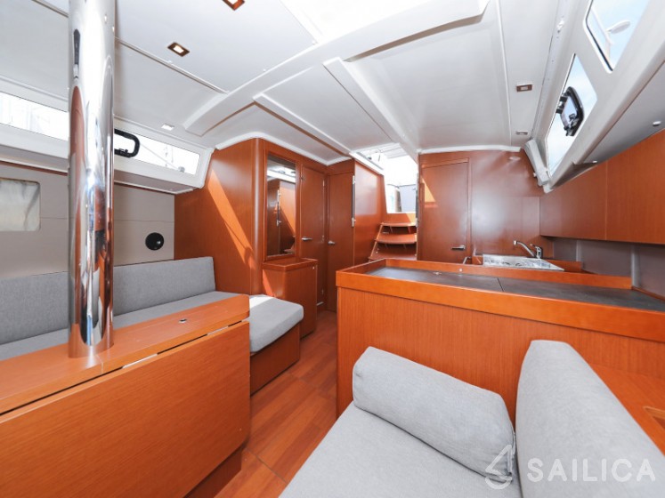 Oceanis 41.1 - Yacht Charter Sailica