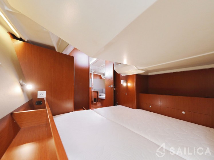 Oceanis 41.1 - Yacht Charter Sailica