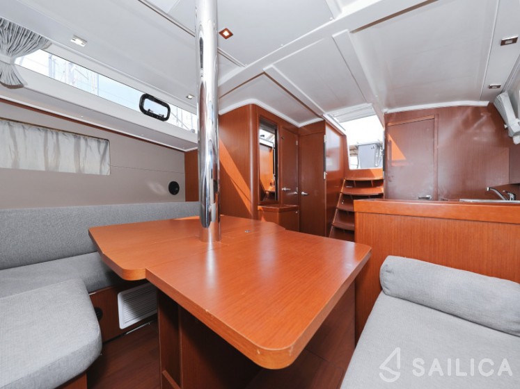 Oceanis 41.1 - Yacht Charter Sailica