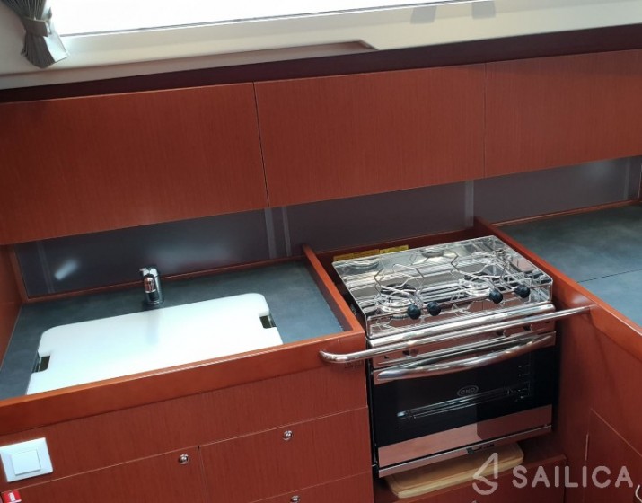Oceanis 41.1 - Yacht Charter Sailica