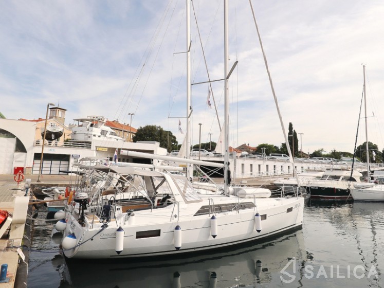 Oceanis 41.1 - Yacht Charter Sailica