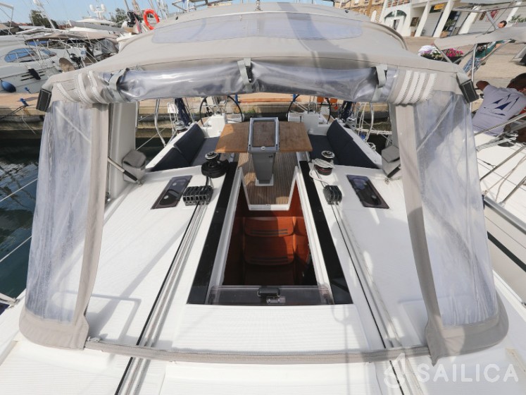 Oceanis 41.1 - Yacht Charter Sailica