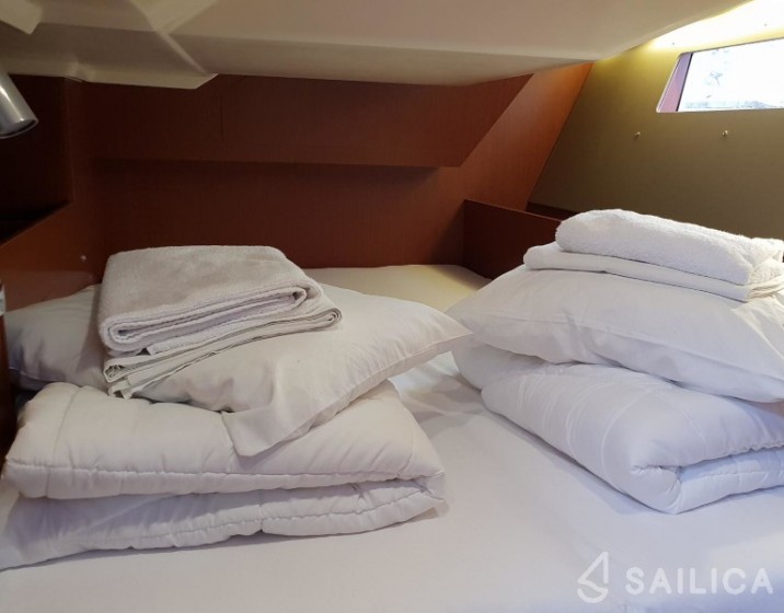 Oceanis 41.1 - Yacht Charter Sailica