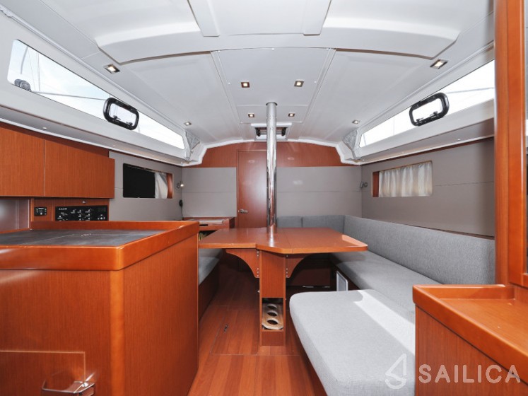Oceanis 41.1 - Yacht Charter Sailica