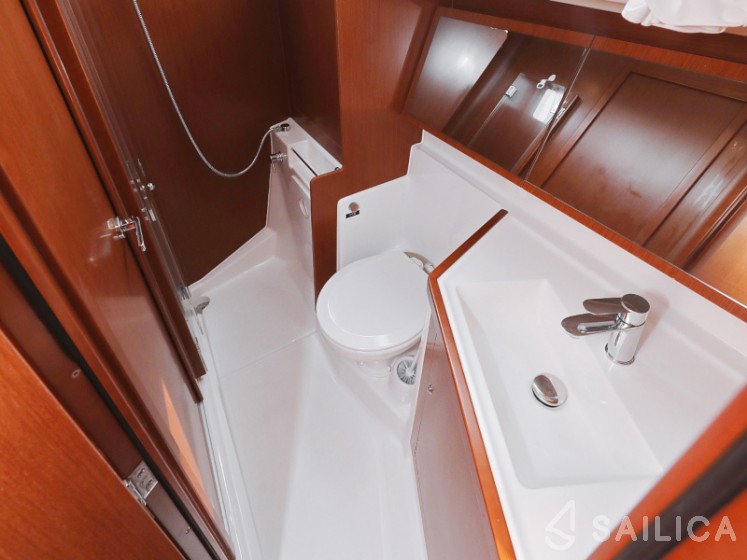 Oceanis 41.1 - Yacht Charter Sailica