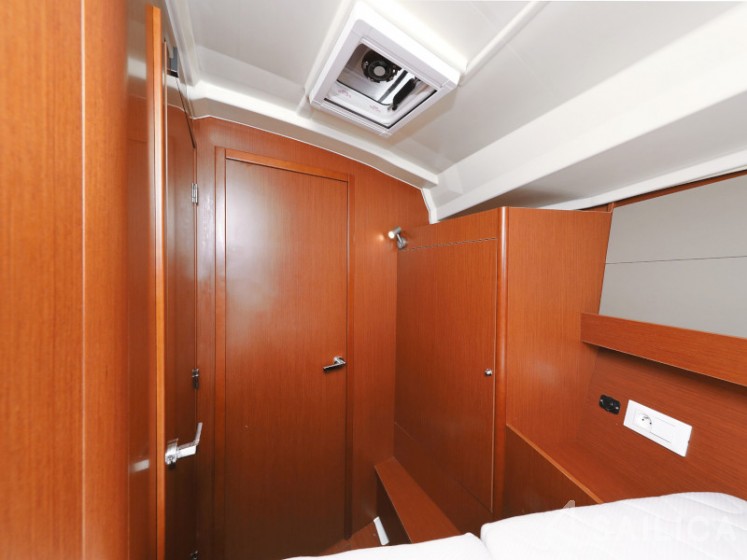 Oceanis 41.1 - Yacht Charter Sailica