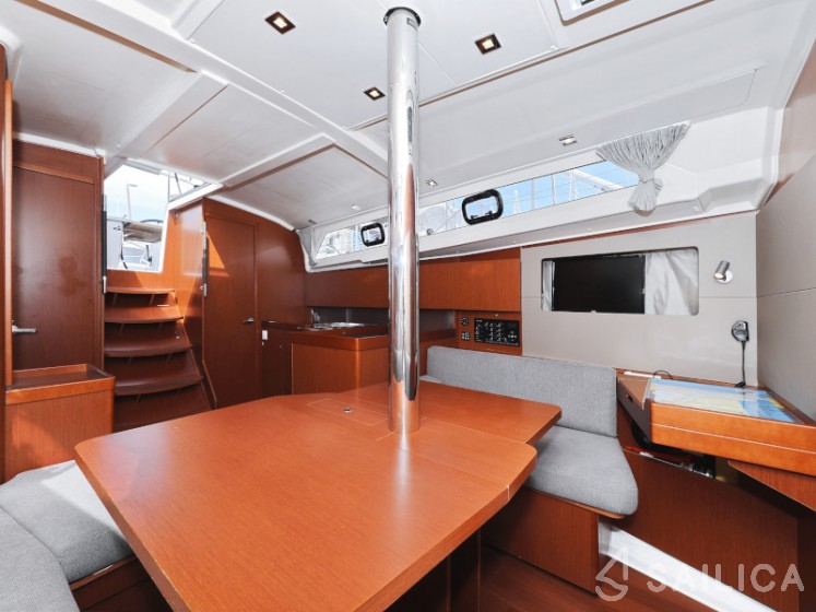 Oceanis 41.1 - Yacht Charter Sailica