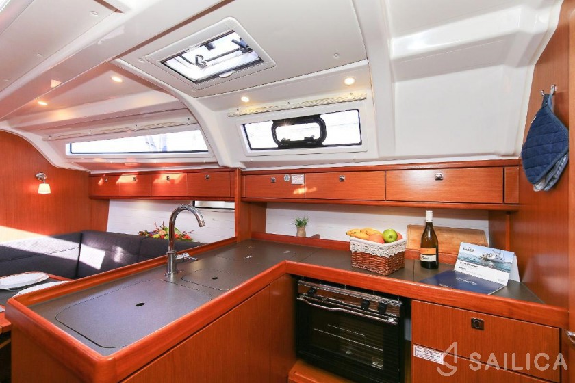 Bavaria 37 Cruiser - Yacht Charter Sailica