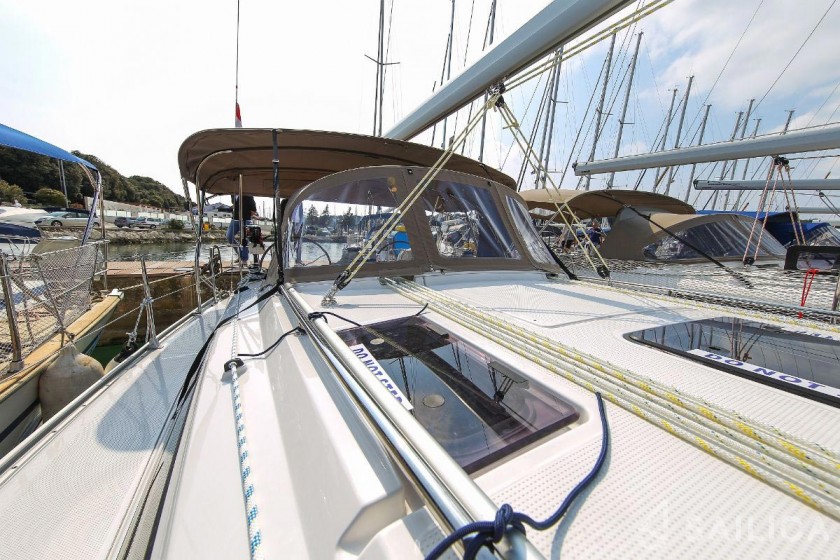 Bavaria 37 Cruiser - Yacht Charter Sailica