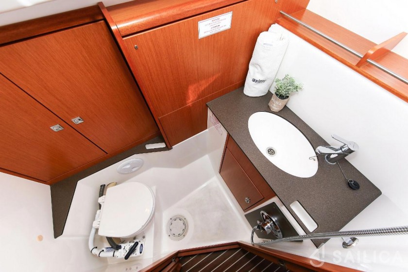 Bavaria 37 Cruiser - Yacht Charter Sailica