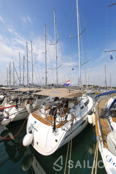 Bavaria 37 Cruiser - Yacht Charter Sailica