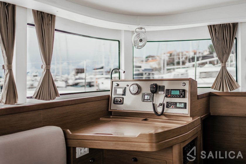 Lagoon 42 - Yacht Charter Sailica