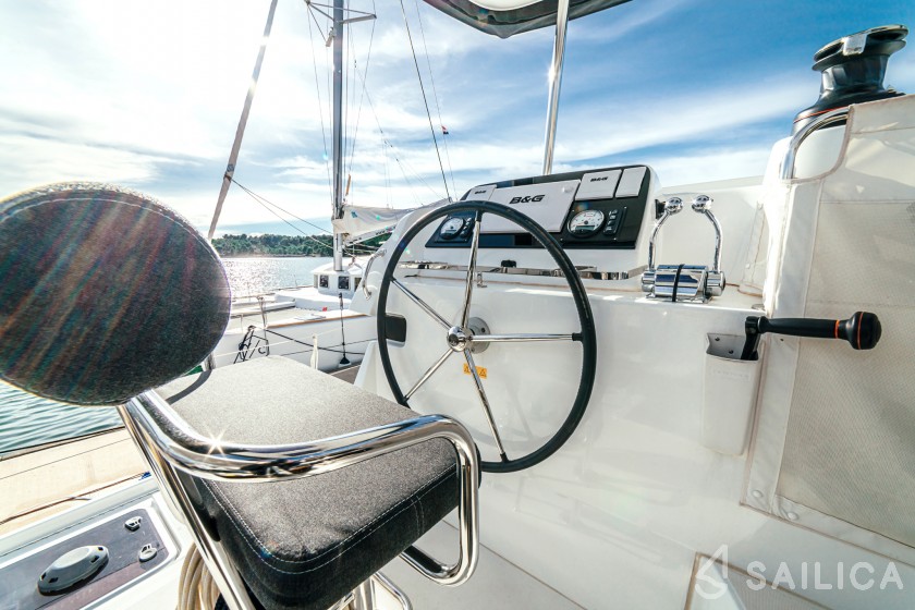 Lagoon 42 - Yacht Charter Sailica