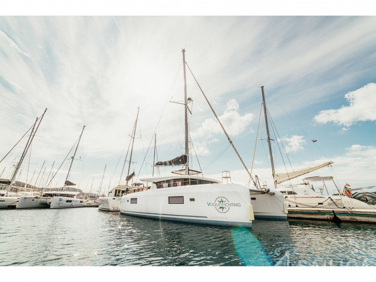Lagoon 42 - Yacht Charter Sailica