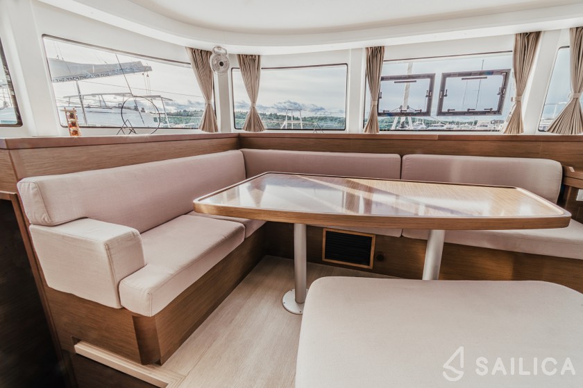 Lagoon 42 - Yacht Charter Sailica