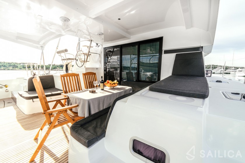 Lagoon 42 - Yacht Charter Sailica