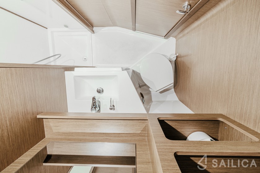 Lagoon 42 - Yacht Charter Sailica